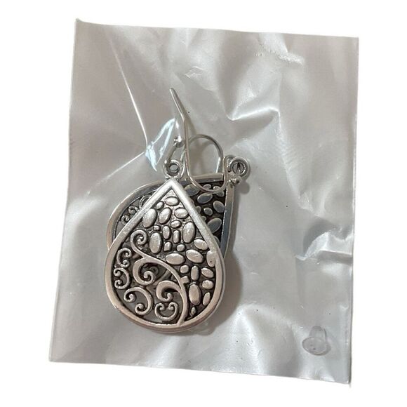 Silvery Zinc Alloy Carved Pattern Dangle Earrings  NWOT - Picture 2 of 2